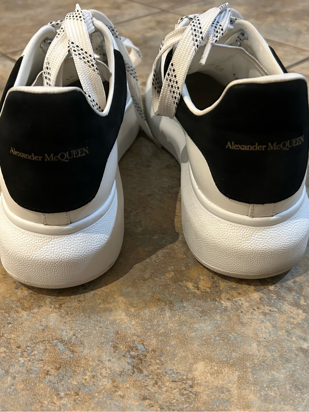 Alexander McQueen - McQueen Oversized Sneakers - Sz 40 (10) - Picture 3 of 7
